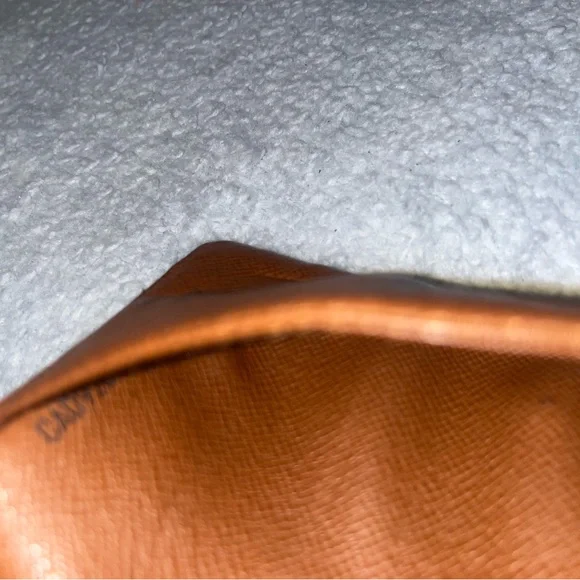 Louis Vuitton Monogram Agenda/ passport Holder - Picture 6 of 11